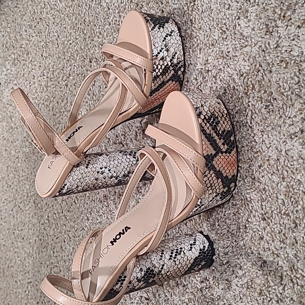 Fashion Nova Size 6 Chunky Heels